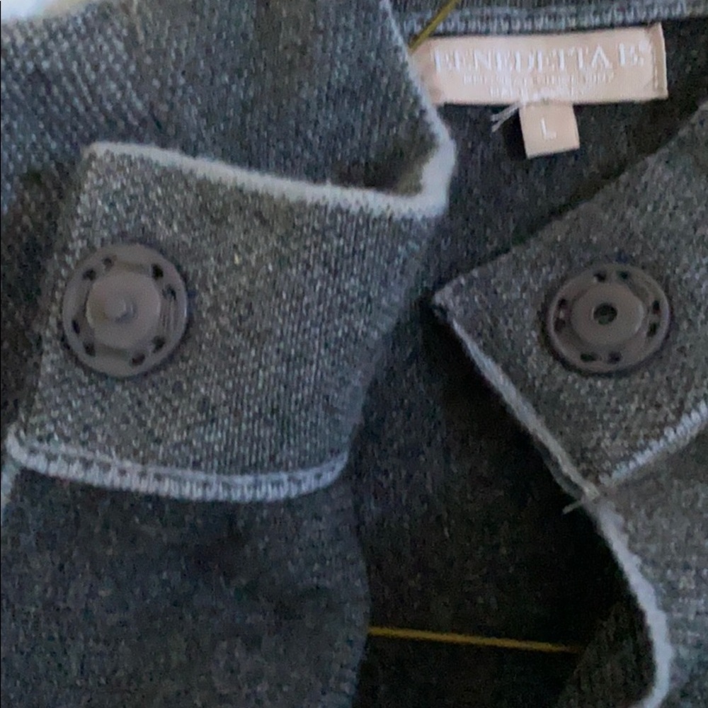 Wool buttoned cardigan - Picture 3 of 5